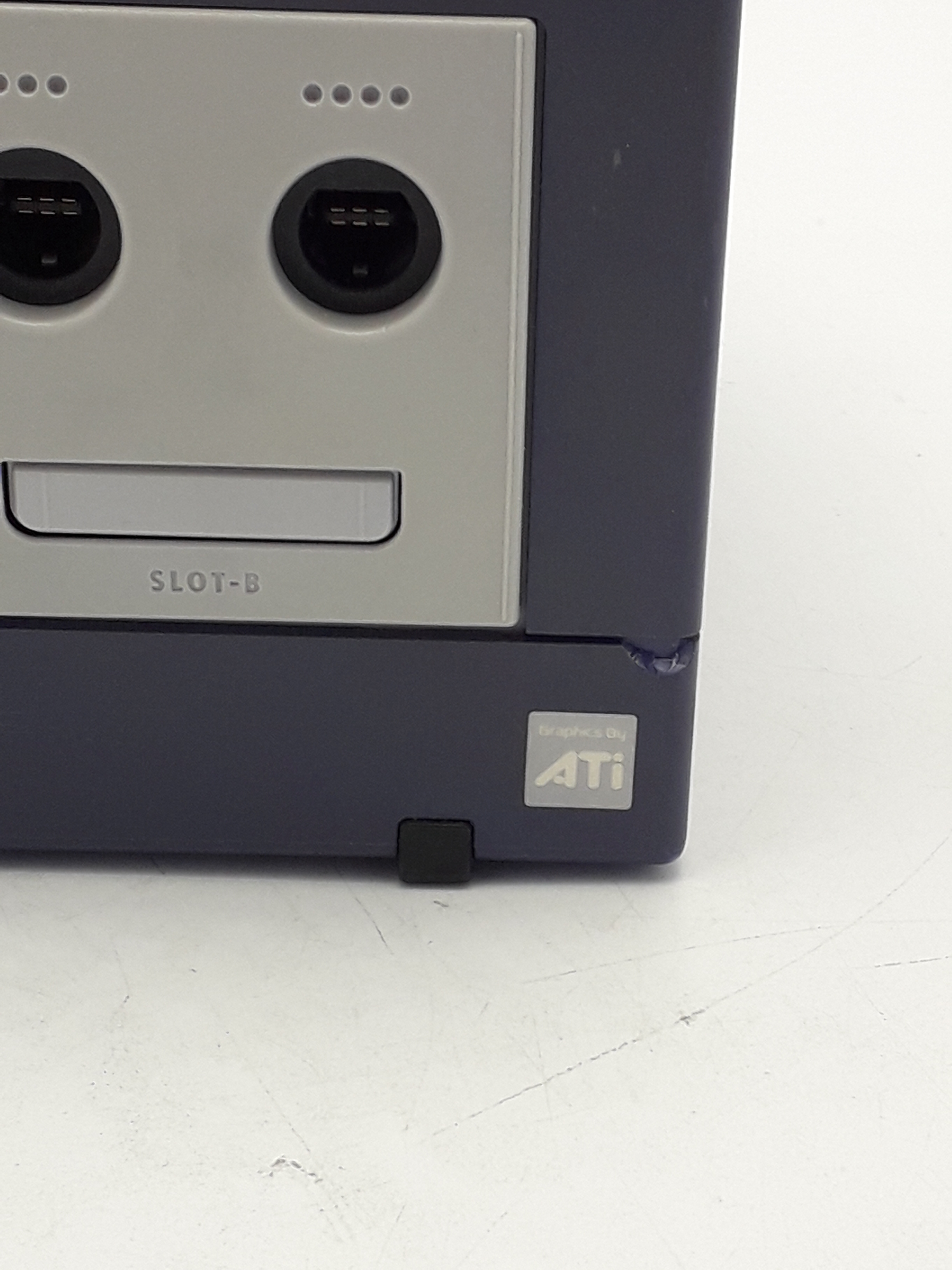 Foto van GameCube Paars Licht Verkleurd