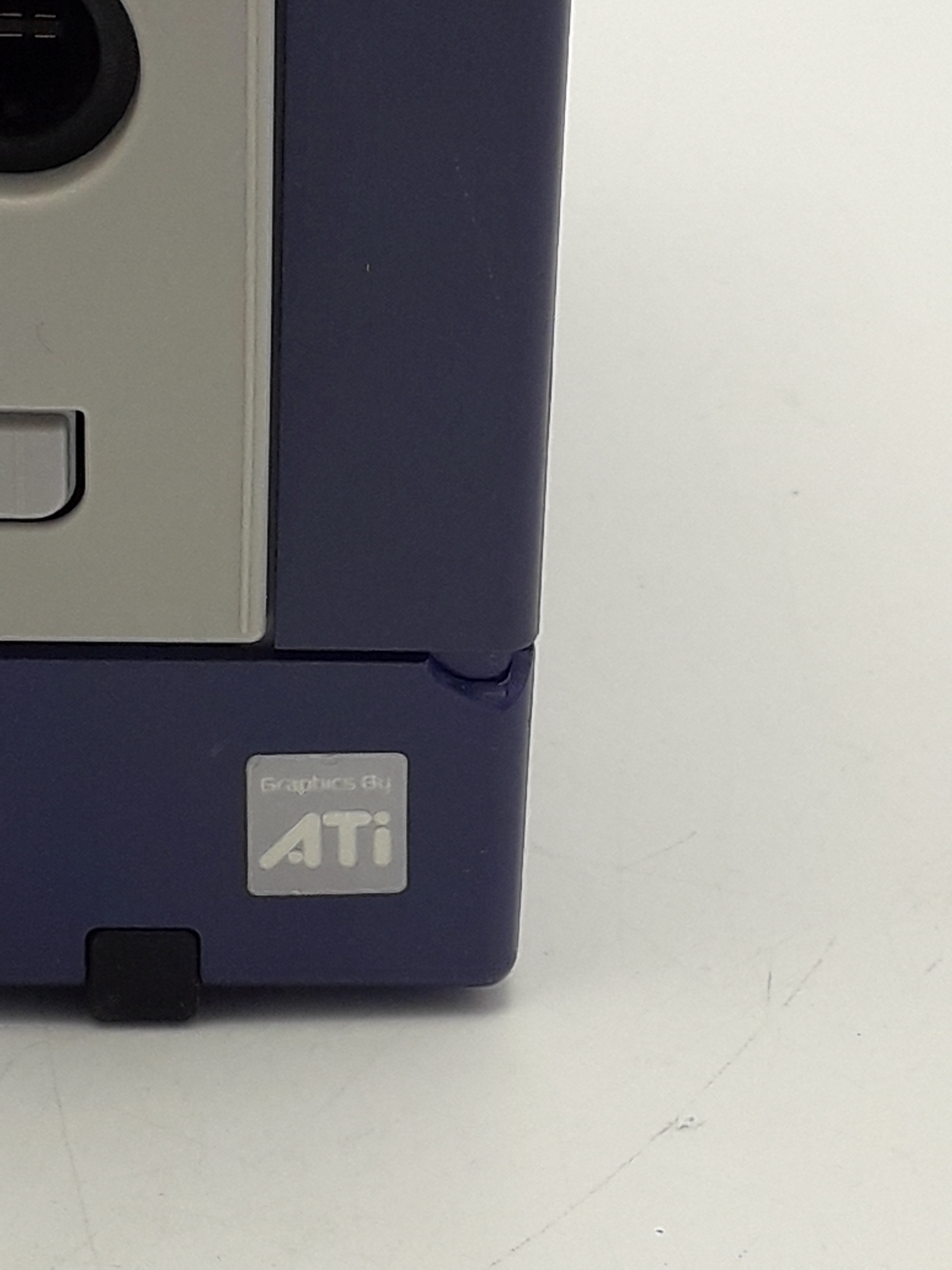 Foto van GameCube Paars Licht Verkleurd