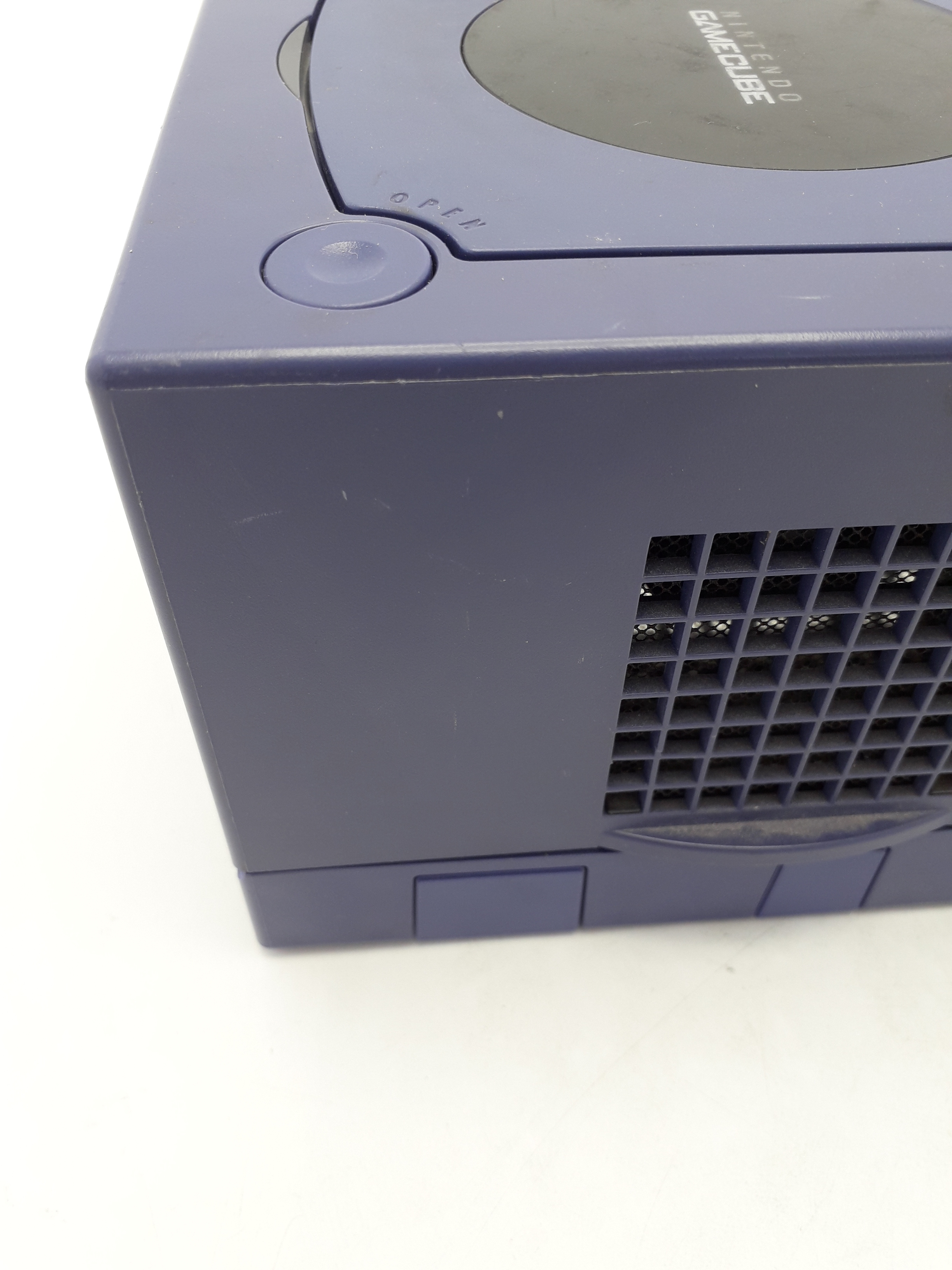 Foto van GameCube Paars Licht Verkleurd