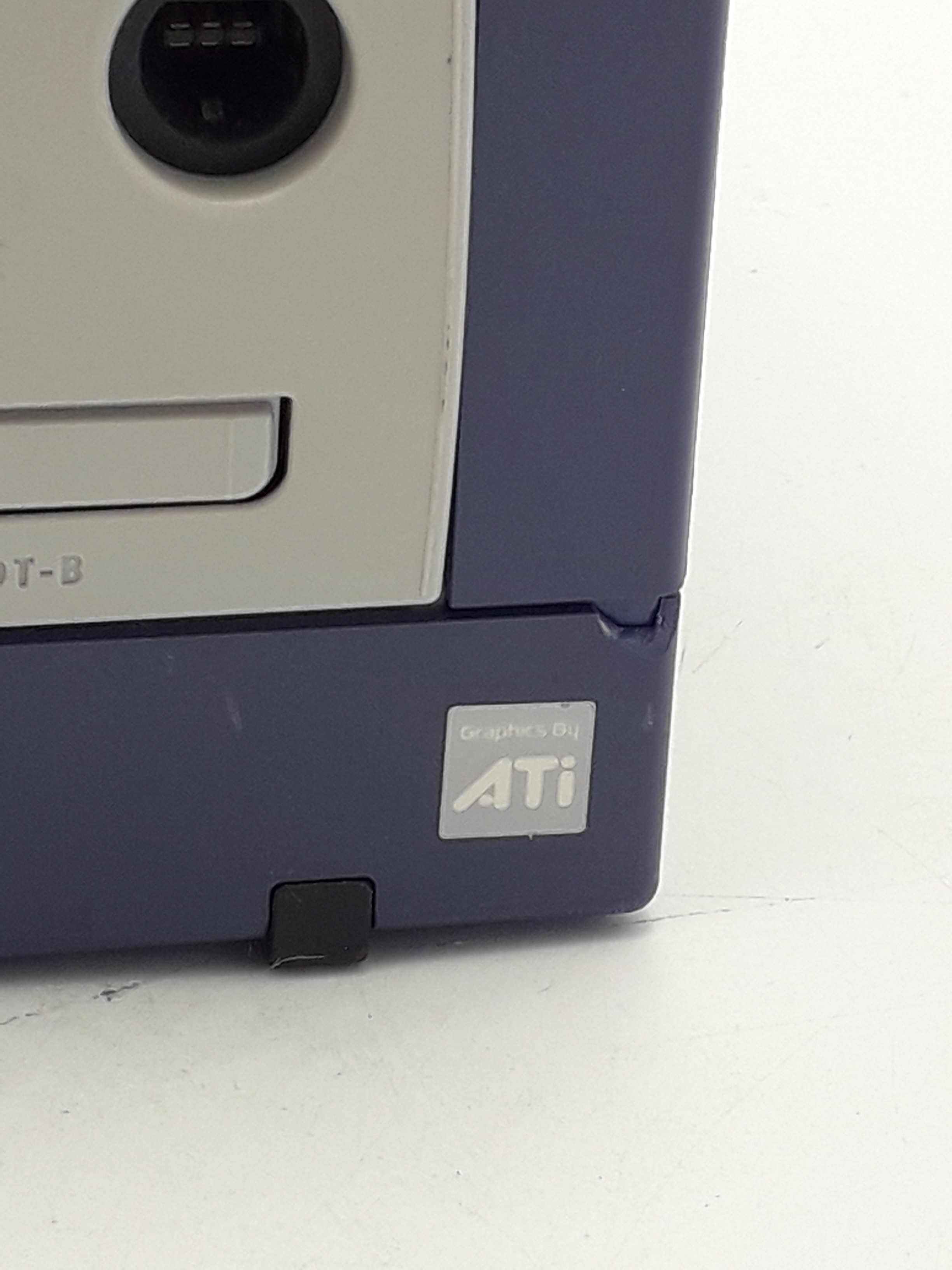 Foto van GameCube Paars Licht Verkleurd