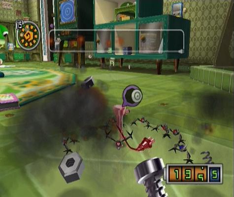 Chibi-Robo in gevecht met Spydorz, je kunt deze robot spinnen neerschieten met je Chibi blaster. Als je ze verslagen hebt krijg je ´scrap´ van ze, met dit metaal kun je utilibots maken, utilibots zijn hulp robots die een ladder, teleporter of een brug voor je kunnen zijn.