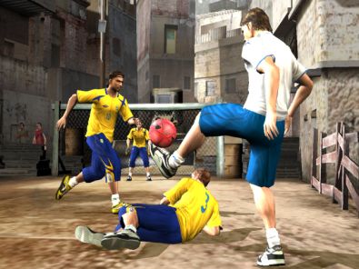 Most beautiful moves come from high balls. Press X to play high, use the yellow stick up to play the ball over your opponent. Wow!