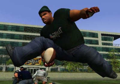 In NFL Street kan je dikke tricks doen!